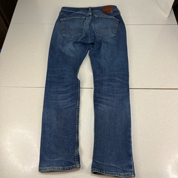 Hollister Women's Blue Denim Slim Straight Leg Jeans Medium Wash - Picture 2 of 8